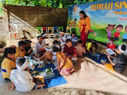 DPPKBPPPA KAB. BULELENG LAKSANAKAN PENDAMPINGAN SISWA TK WAHYU KUMARA DI RUMAH EDUKASI PANJI ANOM